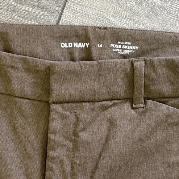 OLD NAVY • Olive High Waisted Pixie Pant - Picture 5 of 5